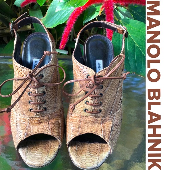 Manolo Blahnik Shoes - 🎉HOST PICK🎉Manolo Blahnik heels